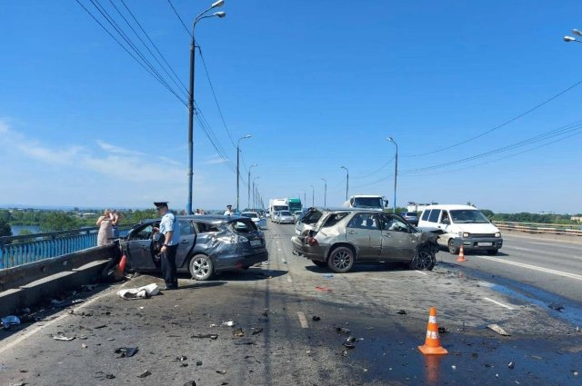 В Иркутске на Иннокентьевском мосту произошло смертельное ДТП