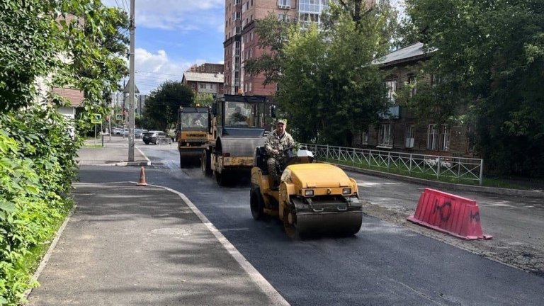 В Иркутске начали восстанавливать дороги к школам и детским садам