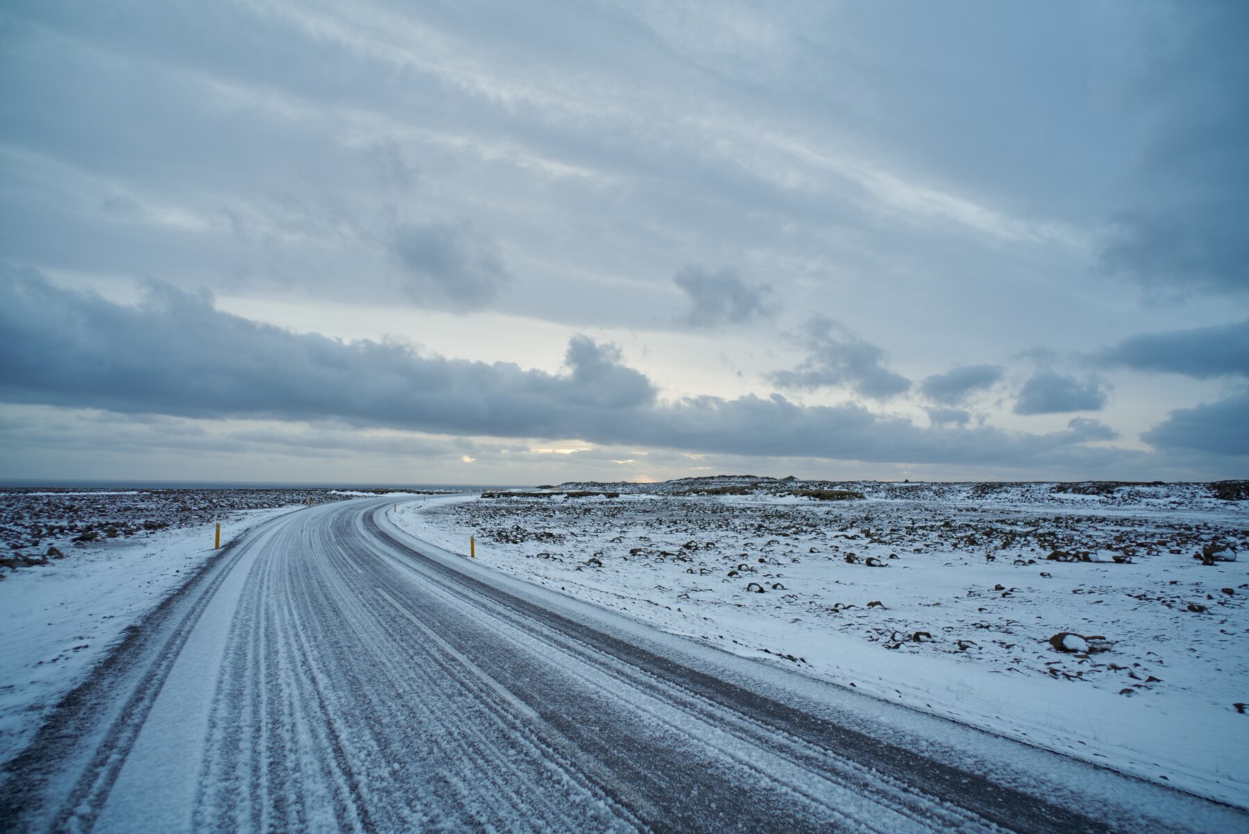 Трассу между Красноярском и Абаканом занесло снегом