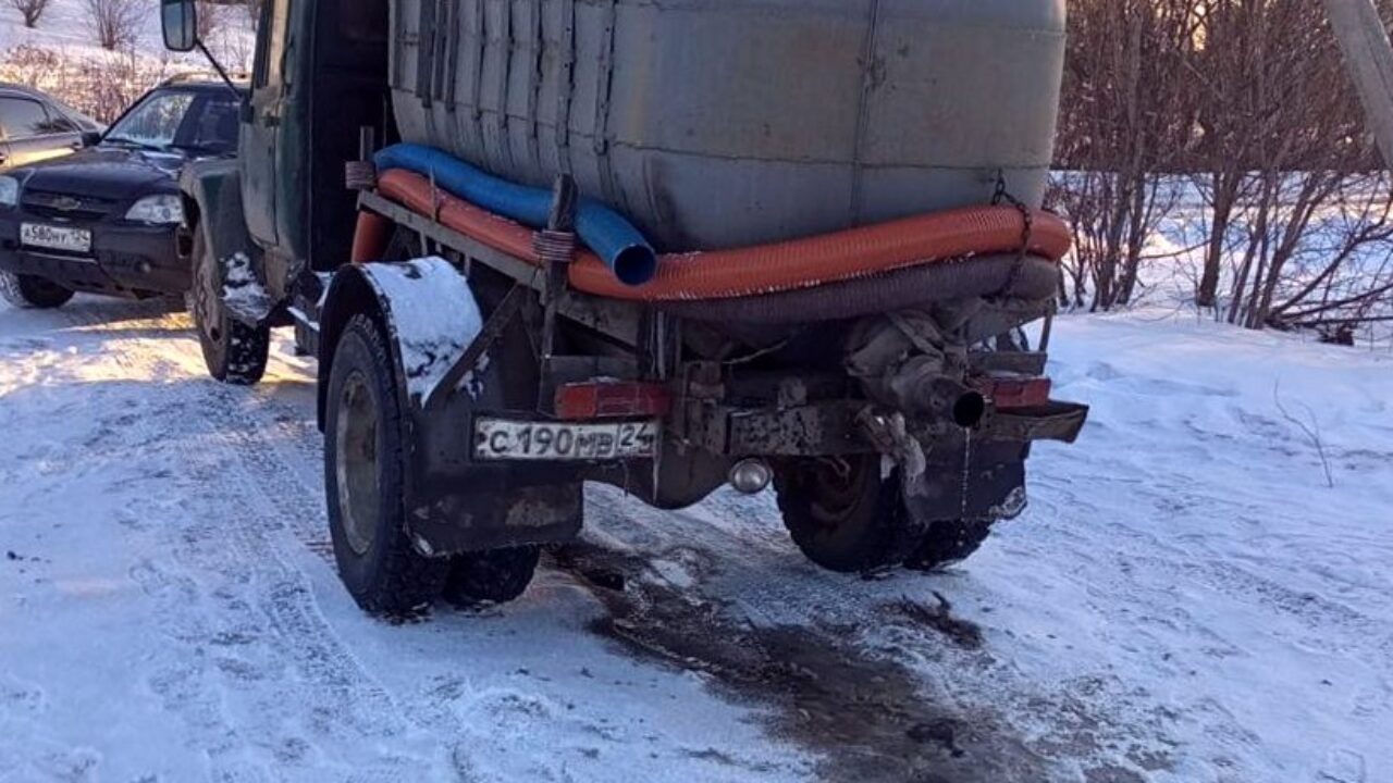 Землю у томского села Кривошеино загрязнили сливами с ассенизаторских машин  - SibMedia.ru