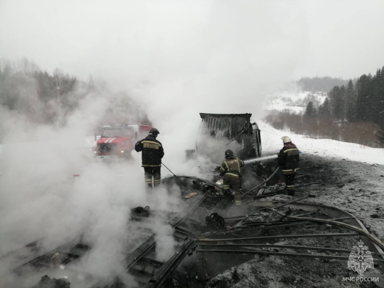 Возгорание двух фур в Кузбассе попало на видео