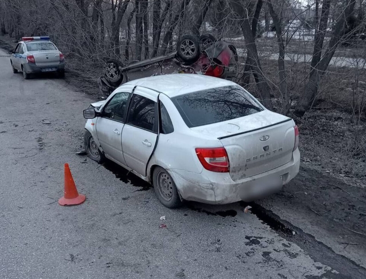 После столкновения Chery и Lada в Кемерове пострадали четыре человека