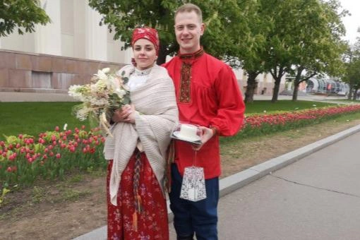 Участниками массовой свадьбы в Москве стали новосибирские молодожёны