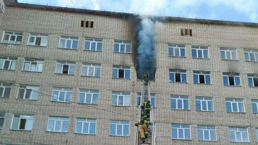 В Бийске загорелась центральная городская больница
