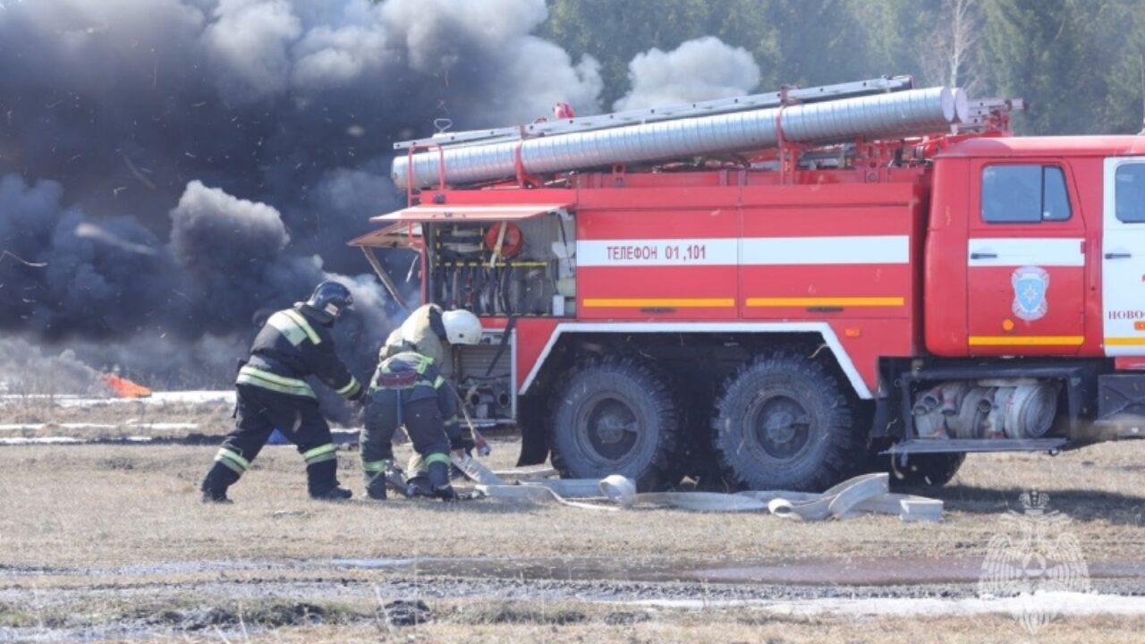 Из-за ландшафтного пожара трассу Новосибирск-Чулым окутало дымом -  SibMedia.ru