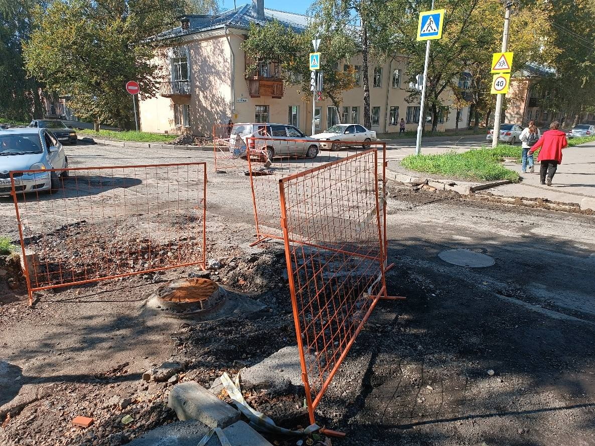 В коммунальную раскопку на Усова в Томске упал мужчина