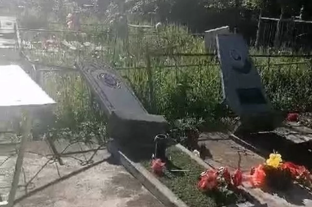В Кемеровской области подростки разгромили десять могил