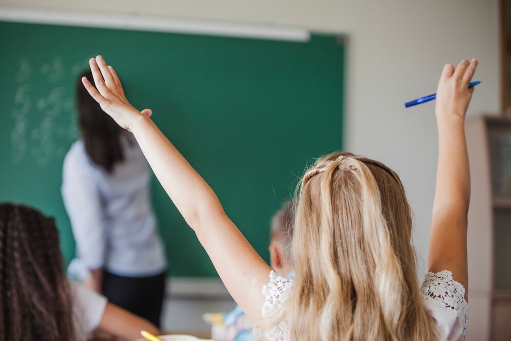 В школах Омска сложилась острая нехватка педагогов