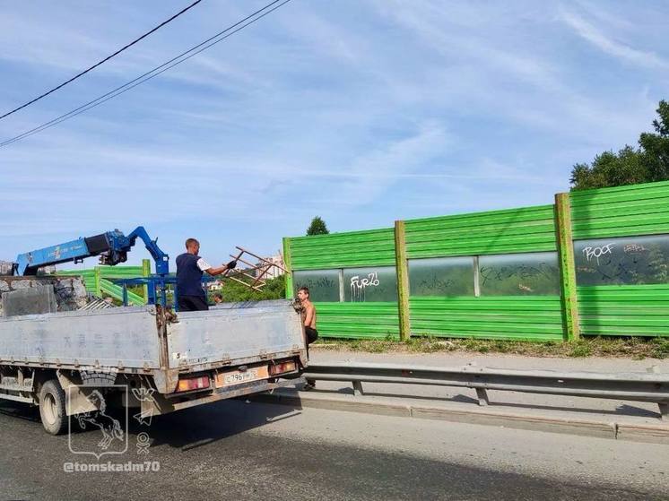 В Томске на улице Балтийской начали ремонт шумозащитного забора