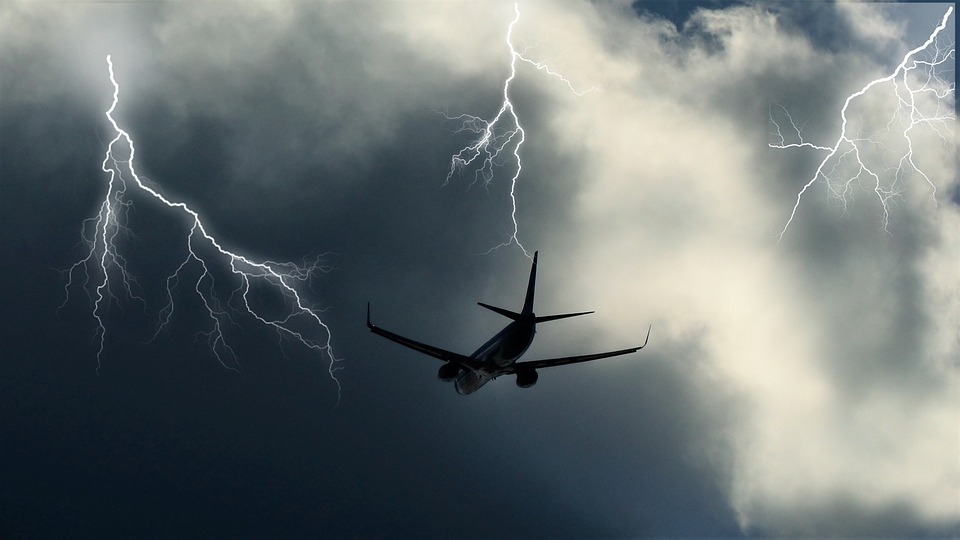 Молния ударила в самолет рейса Москва-Новосибирск