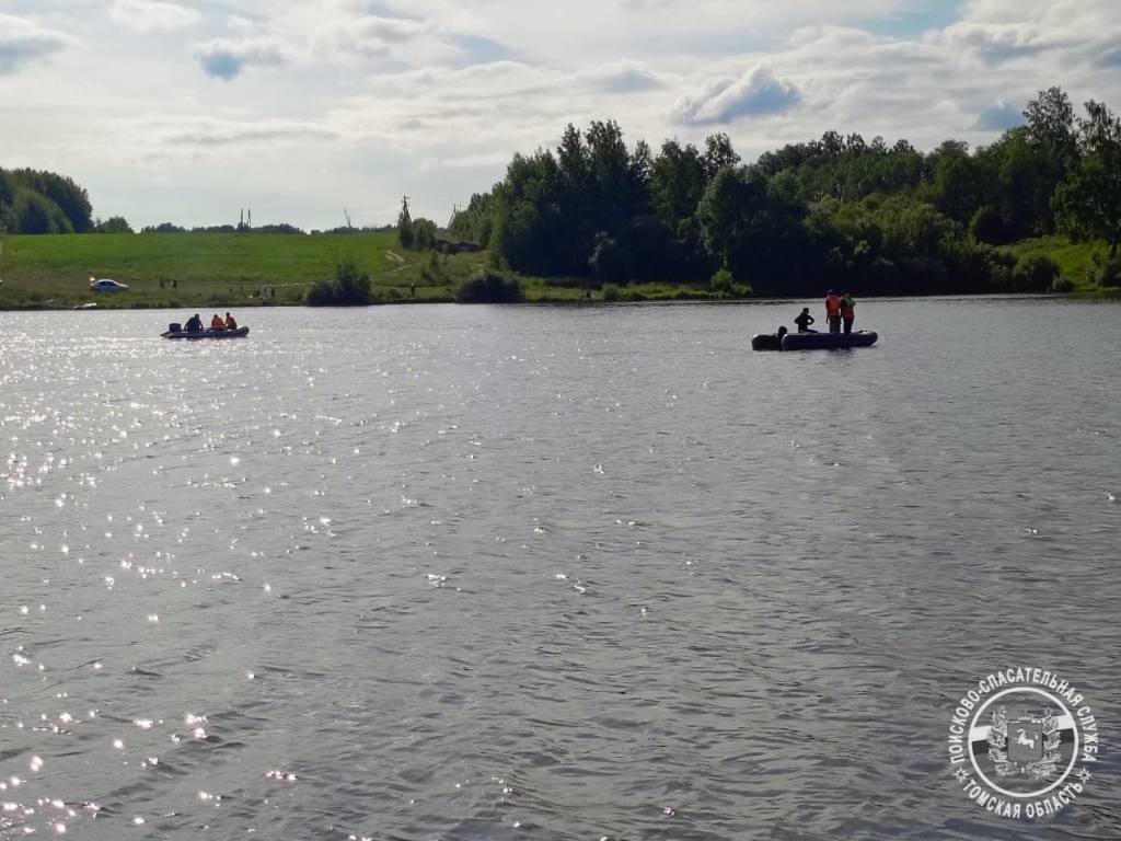 Мужчина не смог выбраться из воды во время купания в озере Томского района